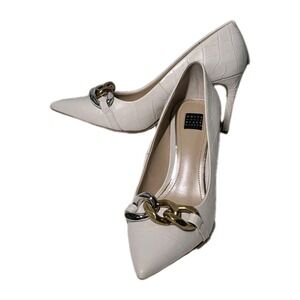 White House Black Market white Chain Signature Womens Pump Size 8